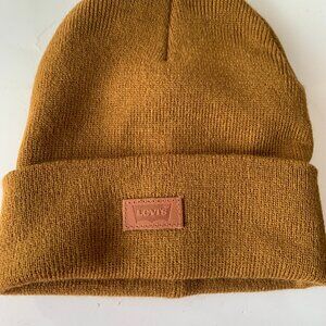 Levi's All Season Comfy Leather Logo Patch Cuffed Hero Beanie 100% ACRYLIC